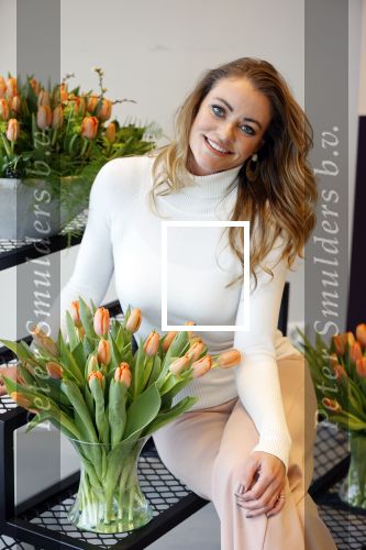 Aalsmeer 4 februari 2021
Inge de Bruijn Manon Nummerdor Flier en Jorrit Kroon dopen de Heroes tulp.