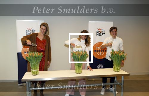 Aalsmeer 4 februari 2021
Inge de Bruijn Manon Nummerdor Flier en Jorrit Kroon dopen de Heroes tulp.