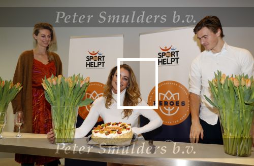 Aalsmeer 4 februari 2021
Inge de Bruijn Manon Nummerdor Flier en Jorrit Kroon dopen de Heroes tulp.