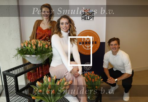 Aalsmeer 4 februari 2021
Inge de Bruijn Manon Nummerdor Flier en Jorrit Kroon dopen de Heroes tulp.