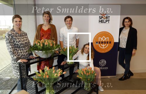 Aalsmeer 4 februari 2021
Inge de Bruijn Manon Nummerdor Flier en Jorrit Kroon dopen de Heroes tulp.