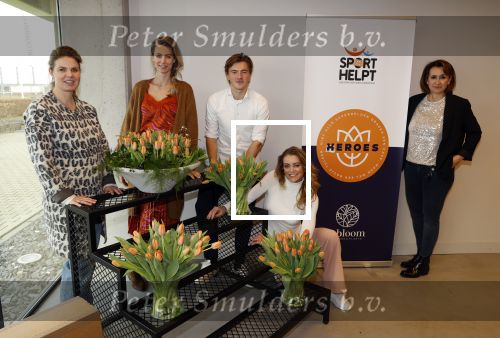 Aalsmeer 4 februari 2021
Inge de Bruijn Manon Nummerdor Flier en Jorrit Kroon dopen de Heroes tulp.