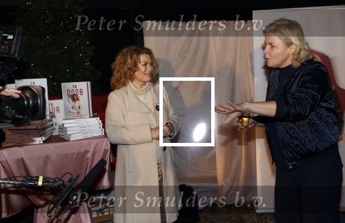 Bunnik 4 februari 2021
Boekpresentatie Antje Monteiro . Romy ontvangt het eerste boek. Irene Moors