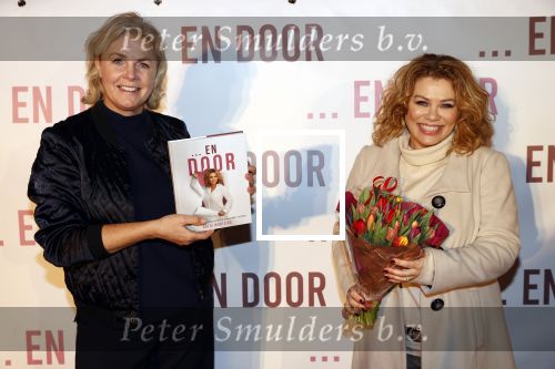 Bunnik 4 februari 2021
Boekpresentatie Antje Monteiro . Romy ontvangt het eerste boek. Irene Moors