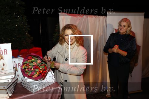 Bunnik 4 februari 2021
Boekpresentatie Antje Monteiro . Romy ontvangt het eerste boek. Irene Moors
