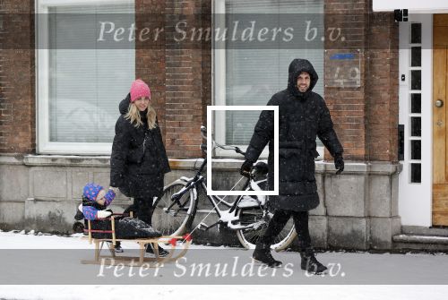 Amsterdam 8 februari 2021
Johnny Heitinga met zijn vrouw Charlotte en hun dochtertje Rixo in de sneeuw.