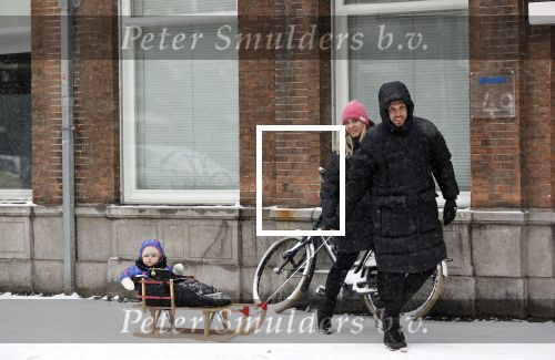 Amsterdam 8 februari 2021
Johnny Heitinga met zijn vrouw Charlotte en hun dochtertje Rixo in de sneeuw.