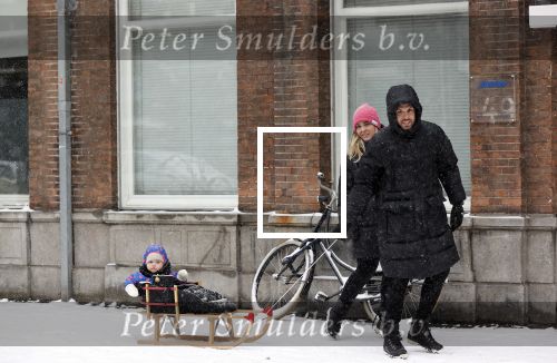 Amsterdam 8 februari 2021
Johnny Heitinga met zijn vrouw Charlotte en hun dochtertje Rixo in de sneeuw.