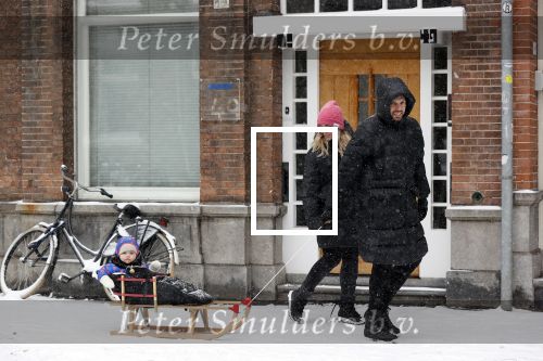 Amsterdam 8 februari 2021
Johnny Heitinga met zijn vrouw Charlotte en hun dochtertje Rixo in de sneeuw.