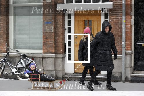 Amsterdam 8 februari 2021
Johnny Heitinga met zijn vrouw Charlotte en hun dochtertje Rixo in de sneeuw.