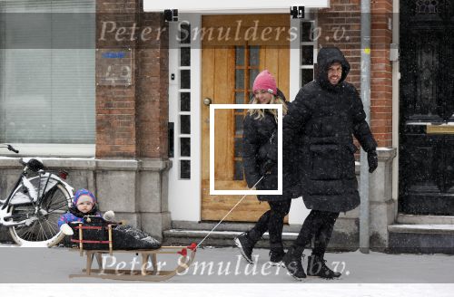 Amsterdam 8 februari 2021
Johnny Heitinga met zijn vrouw Charlotte en hun dochtertje Rixo in de sneeuw.