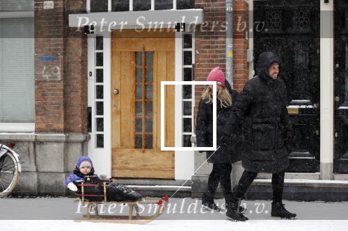 Amsterdam 8 februari 2021
Johnny Heitinga met zijn vrouw Charlotte en hun dochtertje Rixo in de sneeuw.
