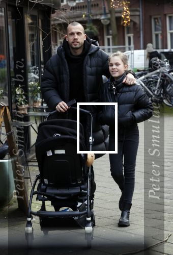 Amsterdam 25 januari 2021
Johnny Heitinga net dochter Jezebel en dochter Rixo op de cornelis schuytstraat