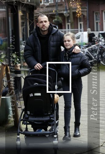 Amsterdam 25 januari 2021
Johnny Heitinga net dochter Jezebel en dochter Rixo op de cornelis schuytstraat