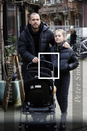 Amsterdam 25 januari 2021
Johnny Heitinga net dochter Jezebel en dochter Rixo op de cornelis schuytstraat