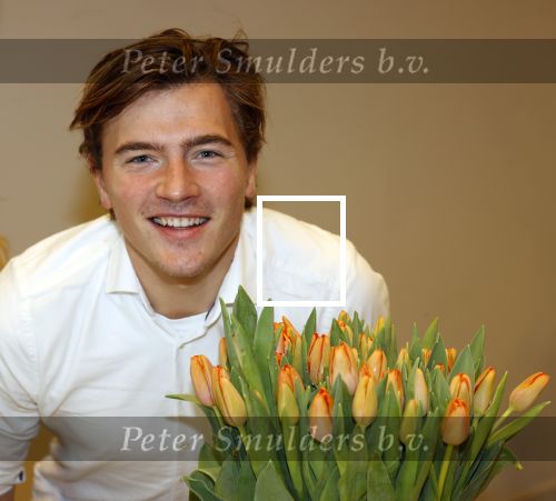 Aalsmeer 4 februari 2021
Inge de Bruijn Manon Nummerdor Flier en Jorrit Kroon dopen de Heroes tulp.