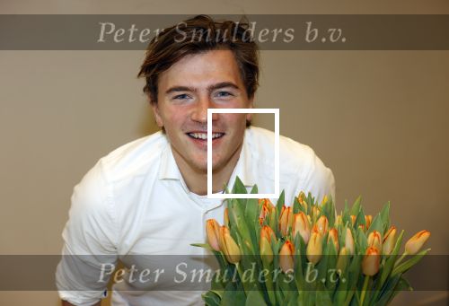 Aalsmeer 4 februari 2021
Inge de Bruijn Manon Nummerdor Flier en Jorrit Kroon dopen de Heroes tulp.