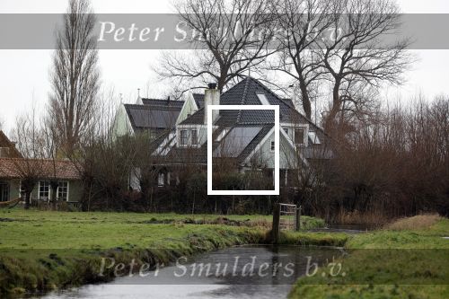 Uitdam 7 januari 2021
Katja Schuurman en de andere bewoners van Uitdam protesteren met zwarte vlaggen tegen de plannen om de dijken te verzwaren.