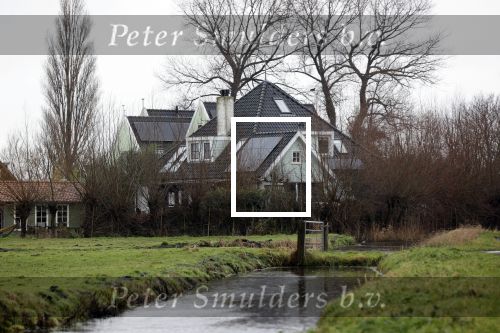Uitdam 7 januari 2021
Katja Schuurman en de andere bewoners van Uitdam protesteren met zwarte vlaggen tegen de plannen om de dijken te verzwaren.