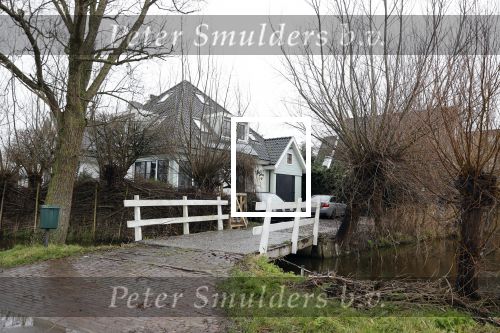 Uitdam 7 januari 2021
Katja Schuurman en de andere bewoners van Uitdam protesteren met zwarte vlaggen tegen de plannen om de dijken te verzwaren.