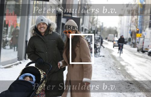 Amsterdam 9 februari 2021
Lil Kleine met zijn vri4ndin Jamie Vaes en hun zoon Lio