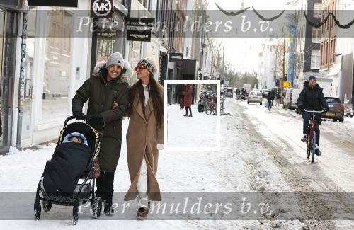 Amsterdam 9 februari 2021
Lil Kleine met zijn vri4ndin Jamie Vaes en hun zoon Lio