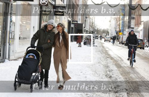 Amsterdam 9 februari 2021
Lil Kleine met zijn vri4ndin Jamie Vaes en hun zoon Lio