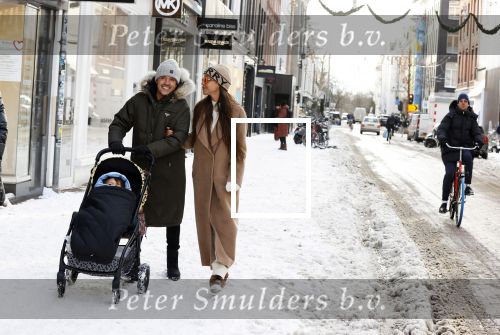 Amsterdam 9 februari 2021
Lil Kleine met zijn vri4ndin Jamie Vaes en hun zoon Lio