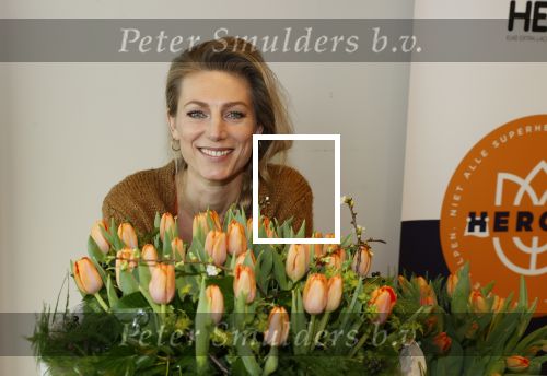 Aalsmeer 4 februari 2021
Inge de Bruijn Manon Nummerdor Flier en Jorrit Kroon dopen de Heroes tulp.