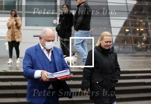 Utrecht 2 februari 2021
Rechtszaak Rachel Hazes tegen haar oude PA Marieke v Beek . Royce de Vries is de advocaat van Rachel. Marieke heeft advocaat Bernhard Tomlow. Ricardo Klaverdijk Big Willem v Boxtel en Jacqueline v d Gijp waren aanwezig.