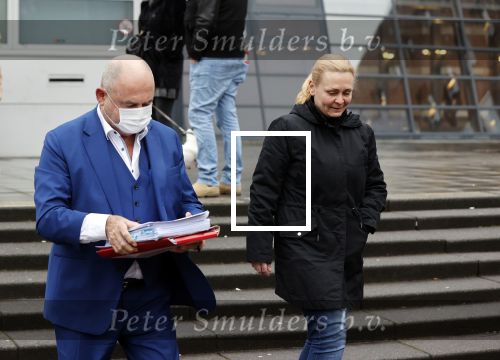 Utrecht 2 februari 2021
Rechtszaak Rachel Hazes tegen haar oude PA Marieke v Beek . Royce de Vries is de advocaat van Rachel. Marieke heeft advocaat Bernhard Tomlow. Ricardo Klaverdijk Big Willem v Boxtel en Jacqueline v d Gijp waren aanwezig.