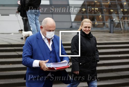 Utrecht 2 februari 2021
Rechtszaak Rachel Hazes tegen haar oude PA Marieke v Beek . Royce de Vries is de advocaat van Rachel. Marieke heeft advocaat Bernhard Tomlow. Ricardo Klaverdijk Big Willem v Boxtel en Jacqueline v d Gijp waren aanwezig.