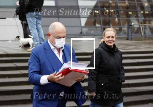 Utrecht 2 februari 2021
Rechtszaak Rachel Hazes tegen haar oude PA Marieke v Beek . Royce de Vries is de advocaat van Rachel. Marieke heeft advocaat Bernhard Tomlow. Ricardo Klaverdijk Big Willem v Boxtel en Jacqueline v d Gijp waren aanwezig.