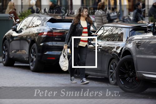 Amsterdam 23 januari 2021
Merel Westrik koopt kleding bij Suitsudio op de cornelis schuytstraat. Merel is 5 maanden zwanger . Ze komt met haar styliste en worden door twee verkopers geholpen.