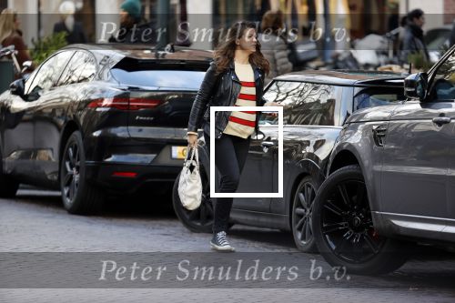 Amsterdam 23 januari 2021
Merel Westrik koopt kleding bij Suitsudio op de cornelis schuytstraat. Merel is 5 maanden zwanger . Ze komt met haar styliste en worden door twee verkopers geholpen.