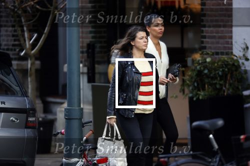 Amsterdam 23 januari 2021
Merel Westrik koopt kleding bij Suitsudio op de cornelis schuytstraat. Merel is 5 maanden zwanger . Ze komt met haar styliste en worden door twee verkopers geholpen.