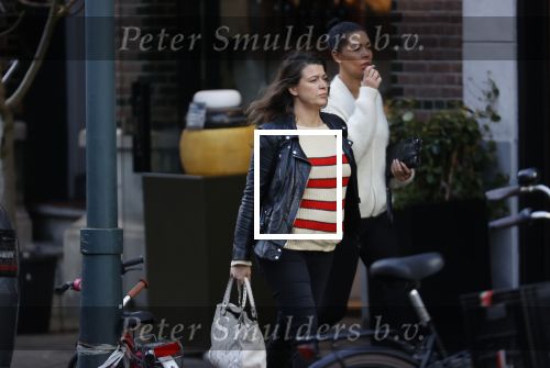 Amsterdam 23 januari 2021
Merel Westrik koopt kleding bij Suitsudio op de cornelis schuytstraat. Merel is 5 maanden zwanger . Ze komt met haar styliste en worden door twee verkopers geholpen.