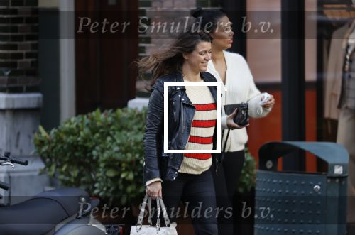 Amsterdam 23 januari 2021
Merel Westrik koopt kleding bij Suitsudio op de cornelis schuytstraat. Merel is 5 maanden zwanger . Ze komt met haar styliste en worden door twee verkopers geholpen.