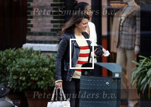 Amsterdam 23 januari 2021
Merel Westrik koopt kleding bij Suitsudio op de cornelis schuytstraat. Merel is 5 maanden zwanger . Ze komt met haar styliste en worden door twee verkopers geholpen.