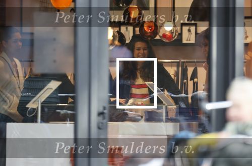 Amsterdam 23 januari 2021
Merel Westrik koopt kleding bij Suitsudio op de cornelis schuytstraat. Merel is 5 maanden zwanger . Ze komt met haar styliste en worden door twee verkopers geholpen.