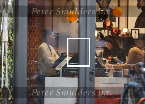 Amsterdam 23 januari 2021
Merel Westrik koopt kleding bij Suitsudio op de cornelis schuytstraat. Merel is 5 maanden zwanger . Ze komt met haar styliste en worden door twee verkopers geholpen.