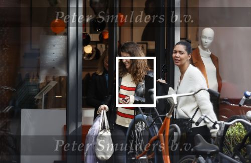 Amsterdam 23 januari 2021
Merel Westrik koopt kleding bij Suitsudio op de cornelis schuytstraat. Merel is 5 maanden zwanger . Ze komt met haar styliste en worden door twee verkopers geholpen.