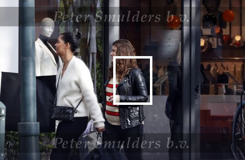 Amsterdam 23 januari 2021
Merel Westrik koopt kleding bij Suitsudio op de cornelis schuytstraat. Merel is 5 maanden zwanger . Ze komt met haar styliste en worden door twee verkopers geholpen.