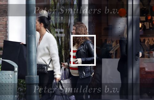 Amsterdam 23 januari 2021
Merel Westrik koopt kleding bij Suitsudio op de cornelis schuytstraat. Merel is 5 maanden zwanger . Ze komt met haar styliste en worden door twee verkopers geholpen.