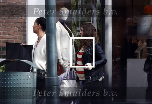 Amsterdam 23 januari 2021
Merel Westrik koopt kleding bij Suitsudio op de cornelis schuytstraat. Merel is 5 maanden zwanger . Ze komt met haar styliste en worden door twee verkopers geholpen.