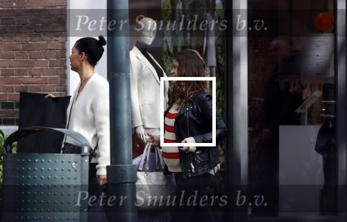 Amsterdam 23 januari 2021
Merel Westrik koopt kleding bij Suitsudio op de cornelis schuytstraat. Merel is 5 maanden zwanger . Ze komt met haar styliste en worden door twee verkopers geholpen.