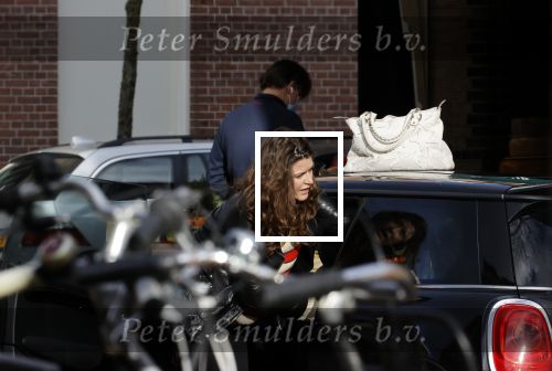 Amsterdam 23 januari 2021
Merel Westrik koopt kleding bij Suitsudio op de cornelis schuytstraat. Merel is 5 maanden zwanger . Ze komt met haar styliste en worden door twee verkopers geholpen.