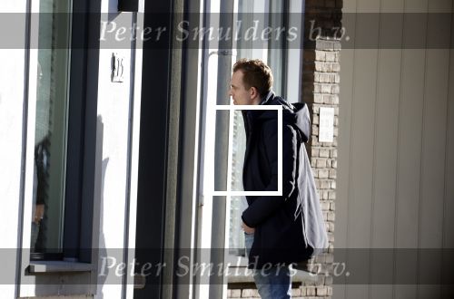 Aalsmeer 13 januari 2021
Nick Dijkman aan de deur bij Bonnie st Claire.
Haar man Arne Jan Jongebloed doet boodschappen
