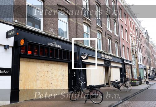 Amsterdam 27 januari 2021
Alle winkels in de pc hooftstraat zijn af getimmerd met hout ivm de verwachtte rellen en plunderingen.