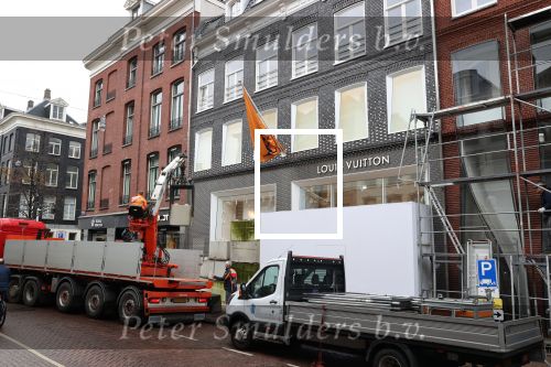 Amsterdam 27 januari 2021
Alle winkels in de pc hooftstraat zijn af getimmerd met hout ivm de verwachtte rellen en plunderingen.